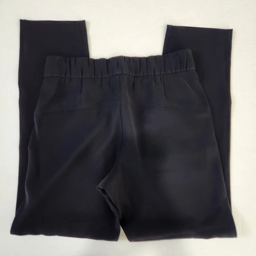 Lululemon On The Fly Pant Size 4 Woven 27